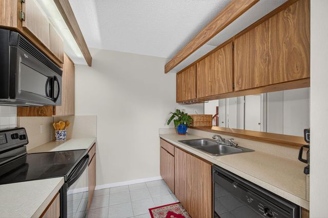 196 Charter Way, West Palm Beach, FL 33407