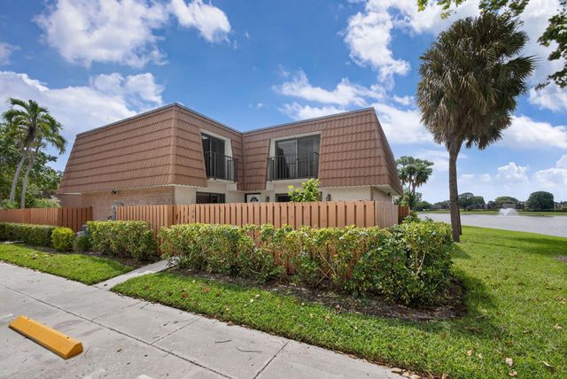 196 Charter Way, West Palm Beach, FL 33407