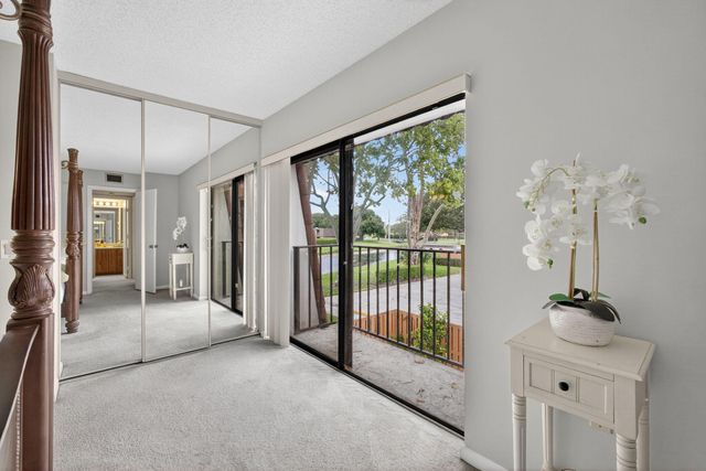 196 Charter Way, West Palm Beach, FL 33407