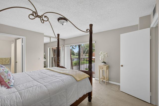 196 Charter Way, West Palm Beach, FL 33407