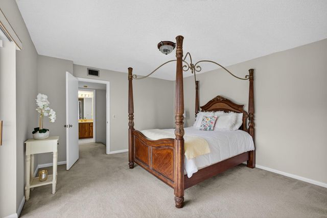 196 Charter Way, West Palm Beach, FL 33407
