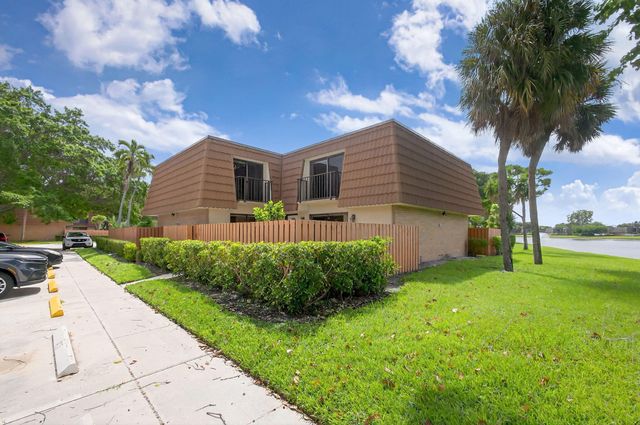196 Charter Way, West Palm Beach, FL 33407