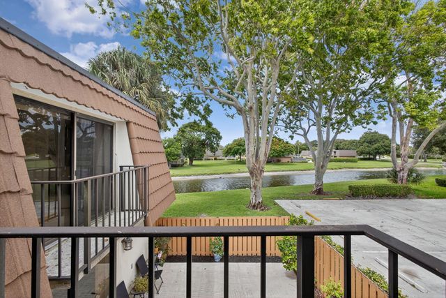 196 Charter Way, West Palm Beach, FL 33407