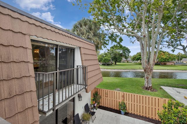 196 Charter Way, West Palm Beach, FL 33407