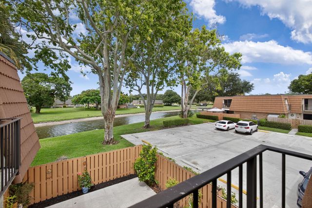 196 Charter Way, West Palm Beach, FL 33407