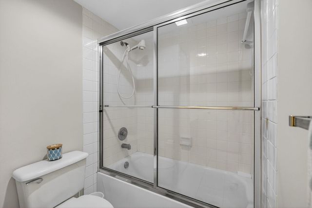 196 Charter Way, West Palm Beach, FL 33407