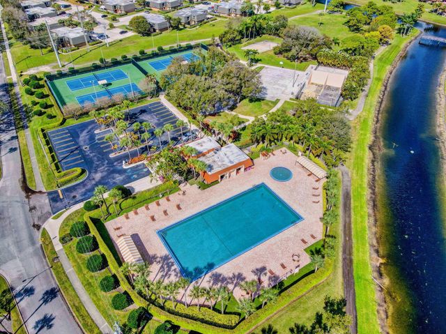 196 Charter Way, West Palm Beach, FL 33407