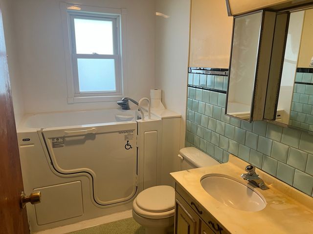 1600 LINCOLN Street, North Chicago, IL 60064