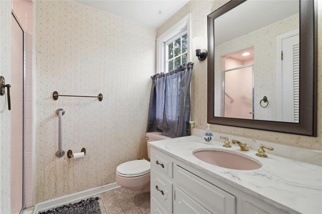 101 Fairlane Dr, Twp Of But Se, PA 16001