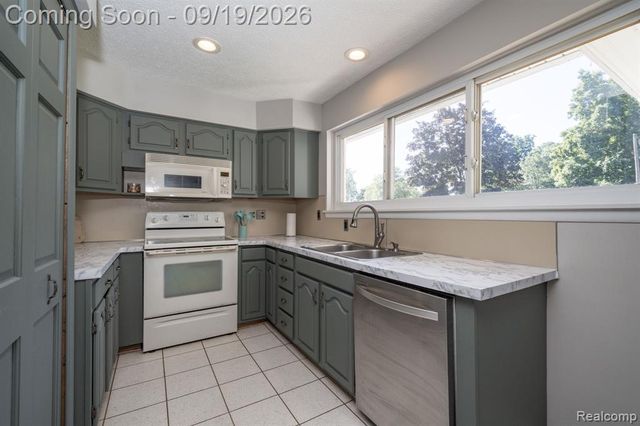 3820 Percy King Road, Waterford, MI 48329