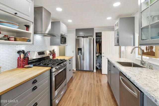 507 S PARK VIEW Circle, Mesa, AZ 85208