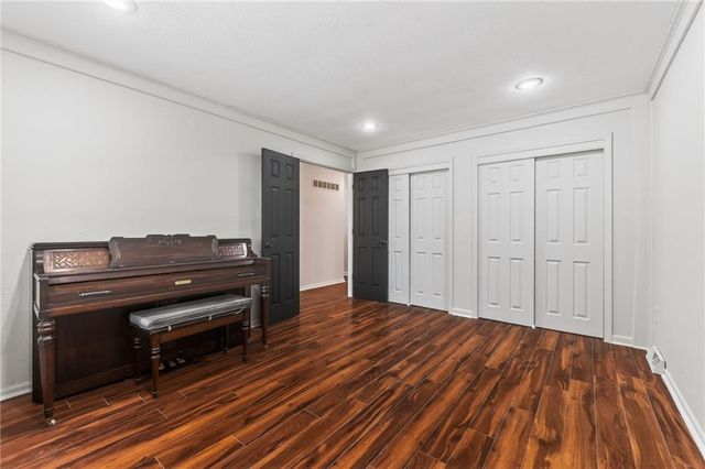 2820 NW 5th Street W, Blue Springs, MO 64014