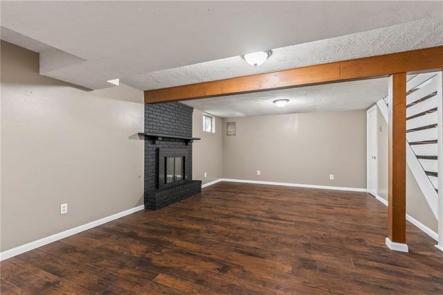 2820 NW 5th Street W, Blue Springs, MO 64014