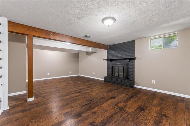 2820 NW 5th Street W, Blue Springs, MO 64014