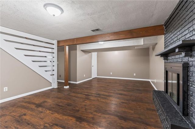 2820 NW 5th Street W, Blue Springs, MO 64014