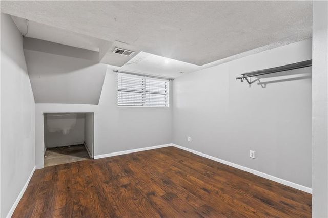 2820 NW 5th Street W, Blue Springs, MO 64014