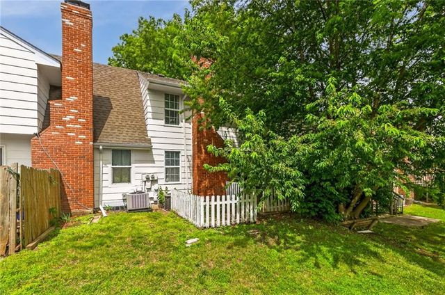 2820 NW 5th Street W, Blue Springs, MO 64014