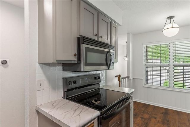 2820 NW 5th Street W, Blue Springs, MO 64014