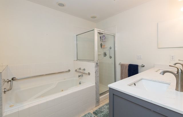 178 Bishop Forest Drive 178, Waltham, MA 02452