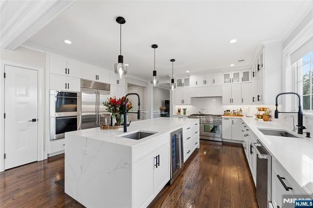 281 Beaufort Avenue, Livingston, NJ 07039