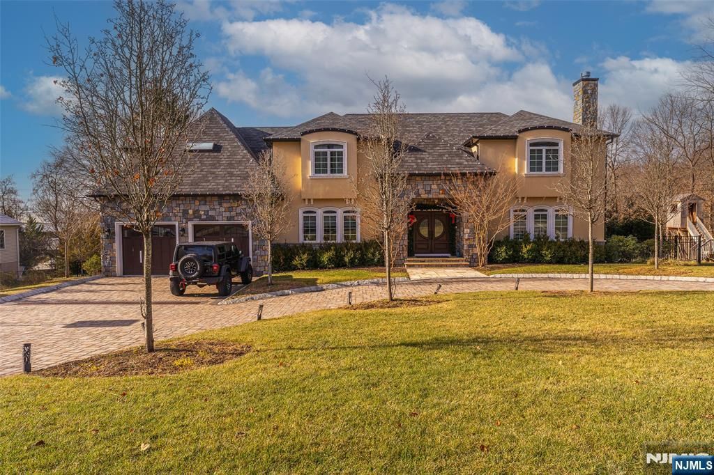 281 Beaufort Avenue, Livingston, NJ 07039