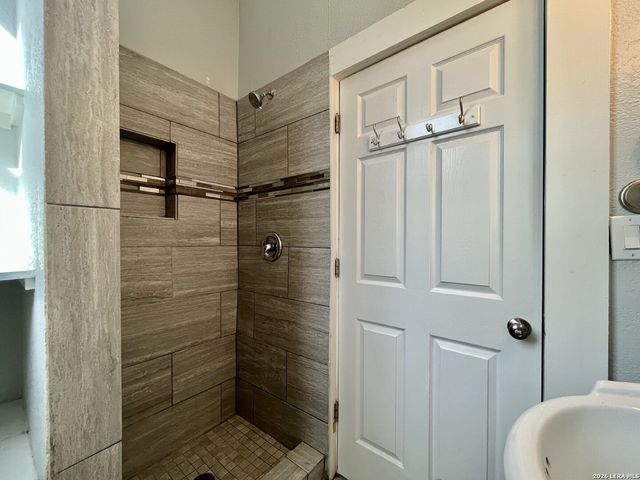 506 W Drexel Ave Apt 1, San Antonio, TX 78210