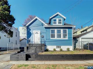 5 Krotik Place, Irvington, NJ 07111