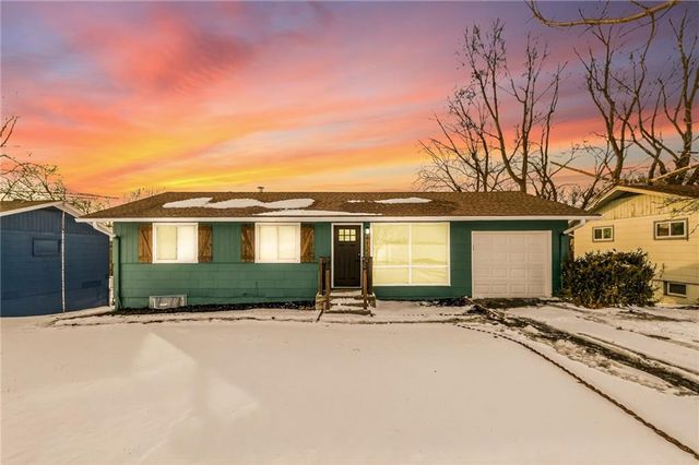 8132 Sterling Avenue, Raytown, MO 64138