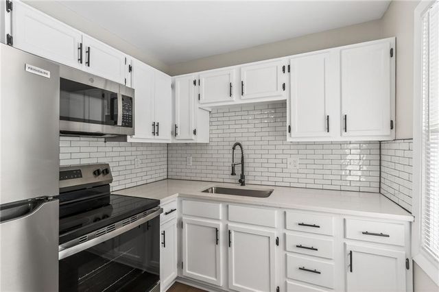 8132 Sterling Avenue, Raytown, MO 64138