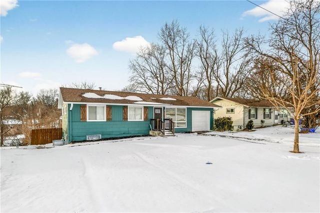 8132 Sterling Avenue, Raytown, MO 64138