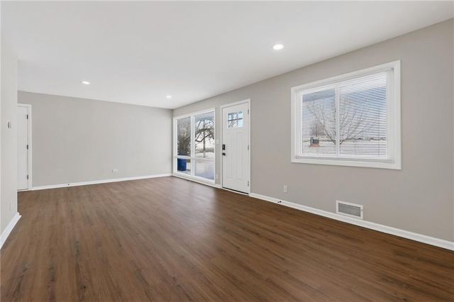 8132 Sterling Avenue, Raytown, MO 64138