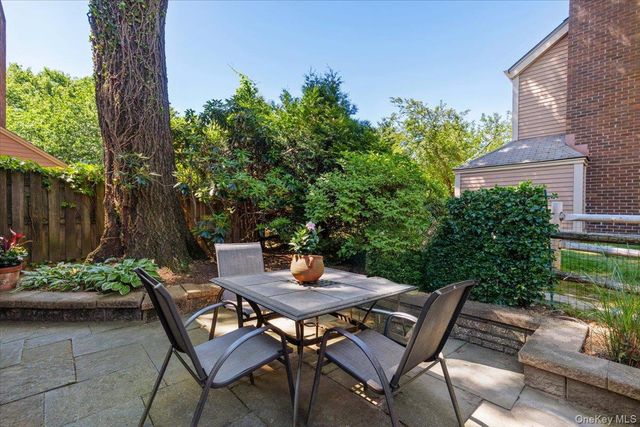 219 Treetop Crescent Lane, Rye Brook, NY 10573