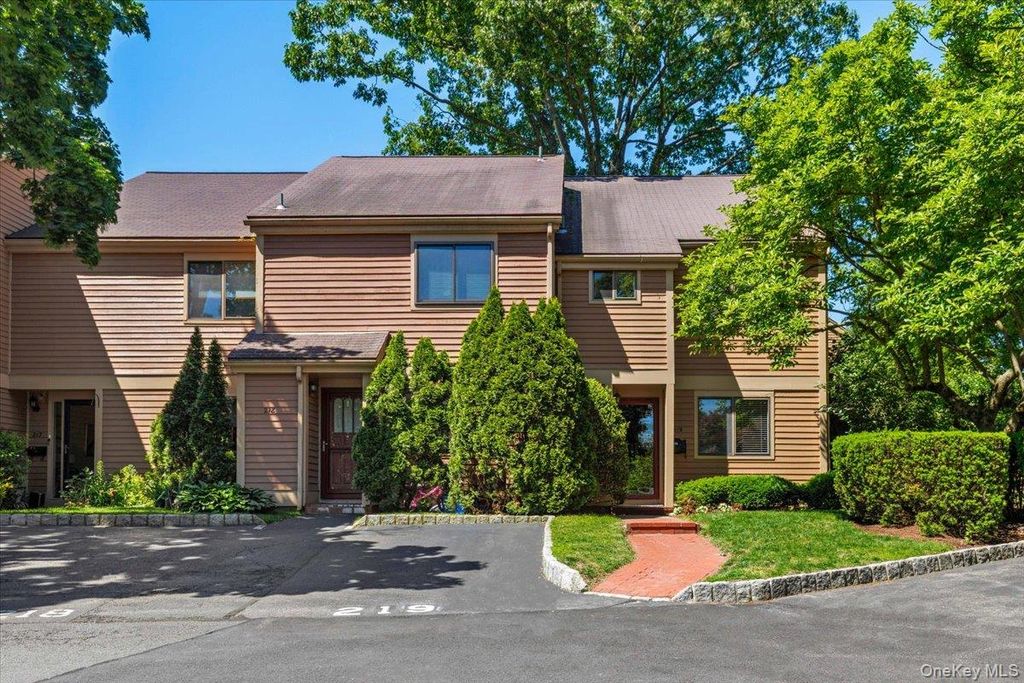 219 Treetop Crescent Lane, Rye Brook, NY 10573