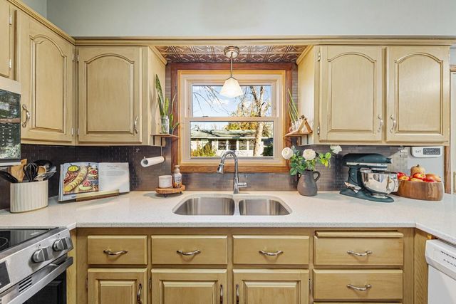 1614 Rondarwal Lane, Faribault, MN 55021