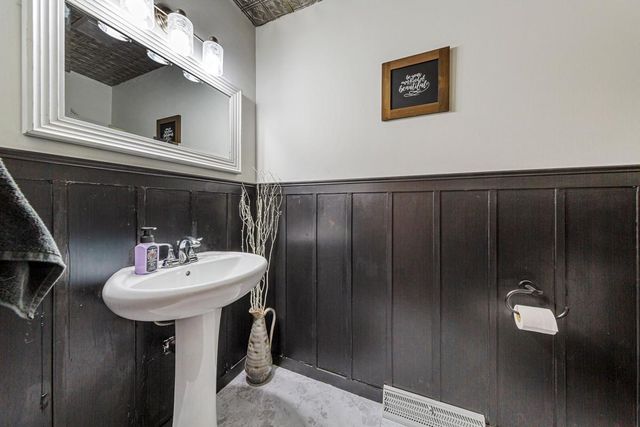 1614 Rondarwal Lane, Faribault, MN 55021