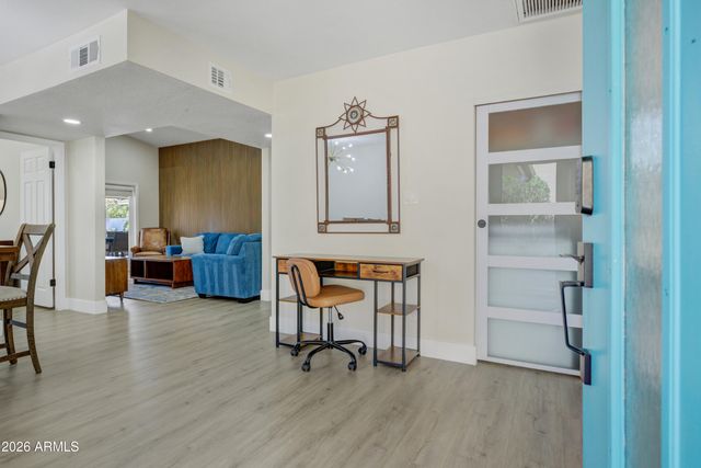 6863 E KELTON Lane, Scottsdale, AZ 85254