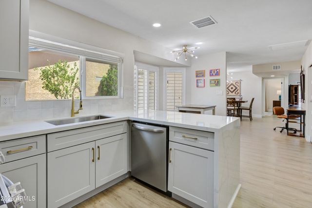 6863 E KELTON Lane, Scottsdale, AZ 85254