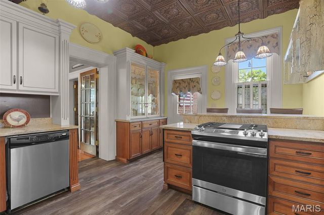 409 W Central Street, Bethalto, IL 62010