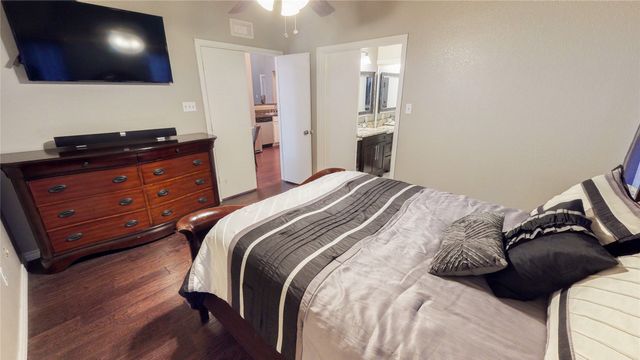 821 Meadowdale Road, Arlington, TX 76017