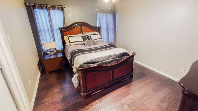 821 Meadowdale Road, Arlington, TX 76017