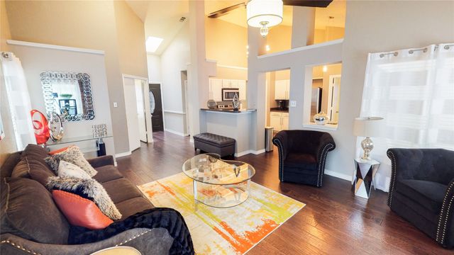 821 Meadowdale Road, Arlington, TX 76017