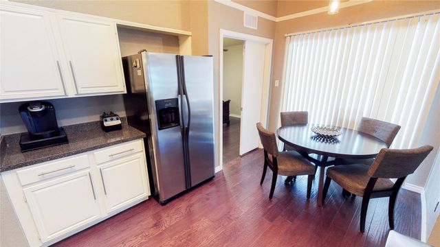 821 Meadowdale Road, Arlington, TX 76017