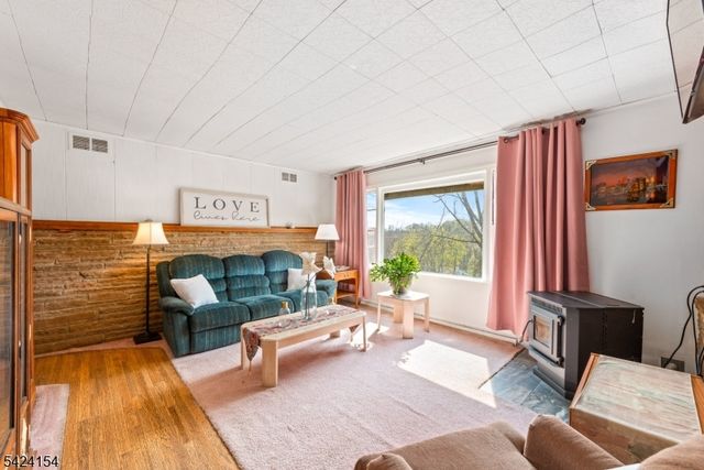 41 Swartswood Rd, Newton Town, NJ 07860