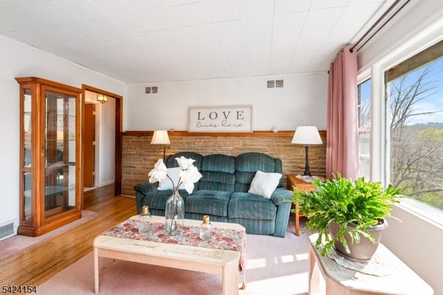 41 Swartswood Rd, Newton Town, NJ 07860