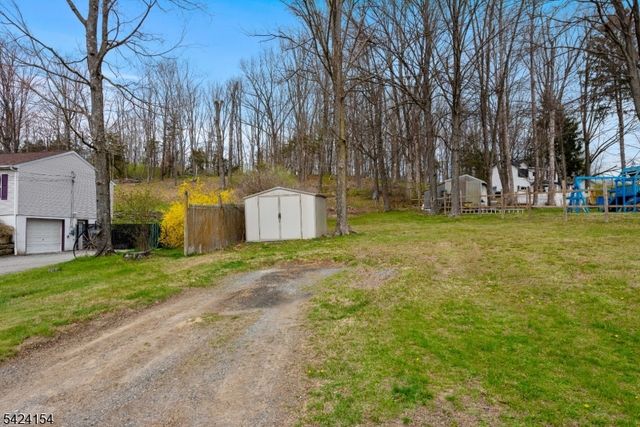 41 Swartswood Rd, Newton Town, NJ 07860