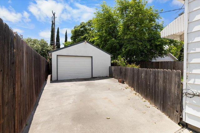 1460 Michigan Ave, Stockton, CA 95204