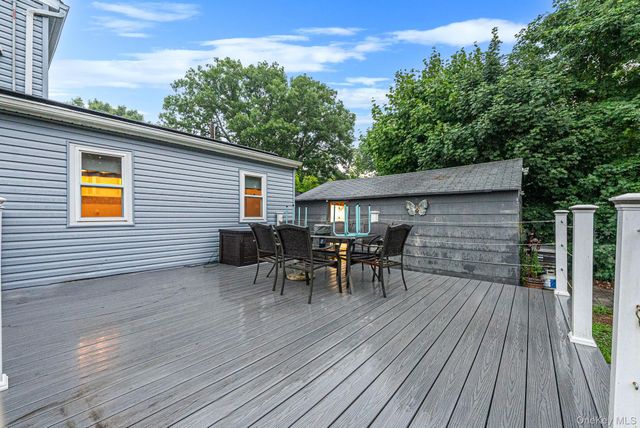 40 E Oakdale Street, Bay Shore, NY 11706