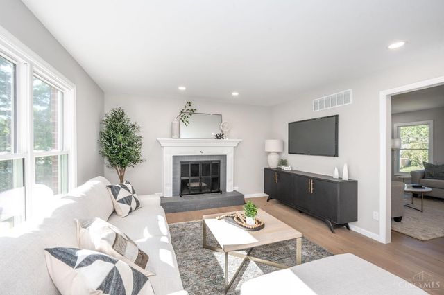 8205 Indian Trail Drive, Madeira, OH 45243