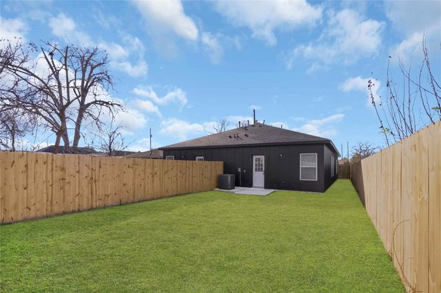 8402 Double Avenue A, Houston, TX 77088