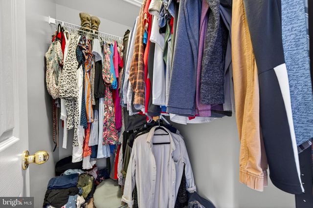 612 FRONTIER FORT LN, Strasburg, VA 22657